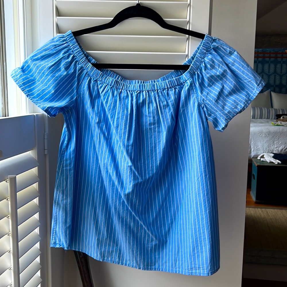 Vineyard Vines off shoulder top, size 8